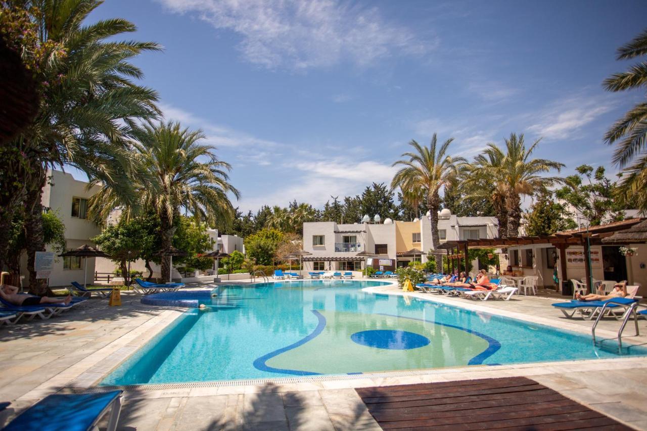 Always Welcome! Near Beach, Cml Swimming Pool Paphos Exterior foto